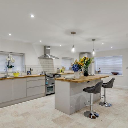 Spacious 6-Bed Home, Near The Norfolk Broads Clippesby Eksteriør bilde