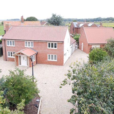 Spacious 6-Bed Home, Near The Norfolk Broads Clippesby Eksteriør bilde