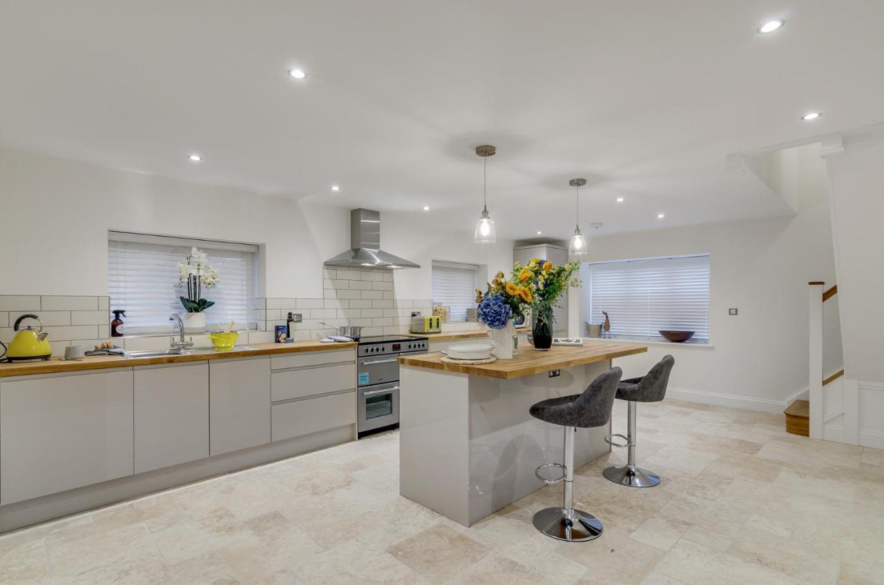 Spacious 6-Bed Home, Near The Norfolk Broads Clippesby Eksteriør bilde