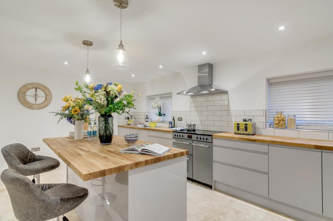 Spacious 6-Bed Home, Near The Norfolk Broads Clippesby Eksteriør bilde