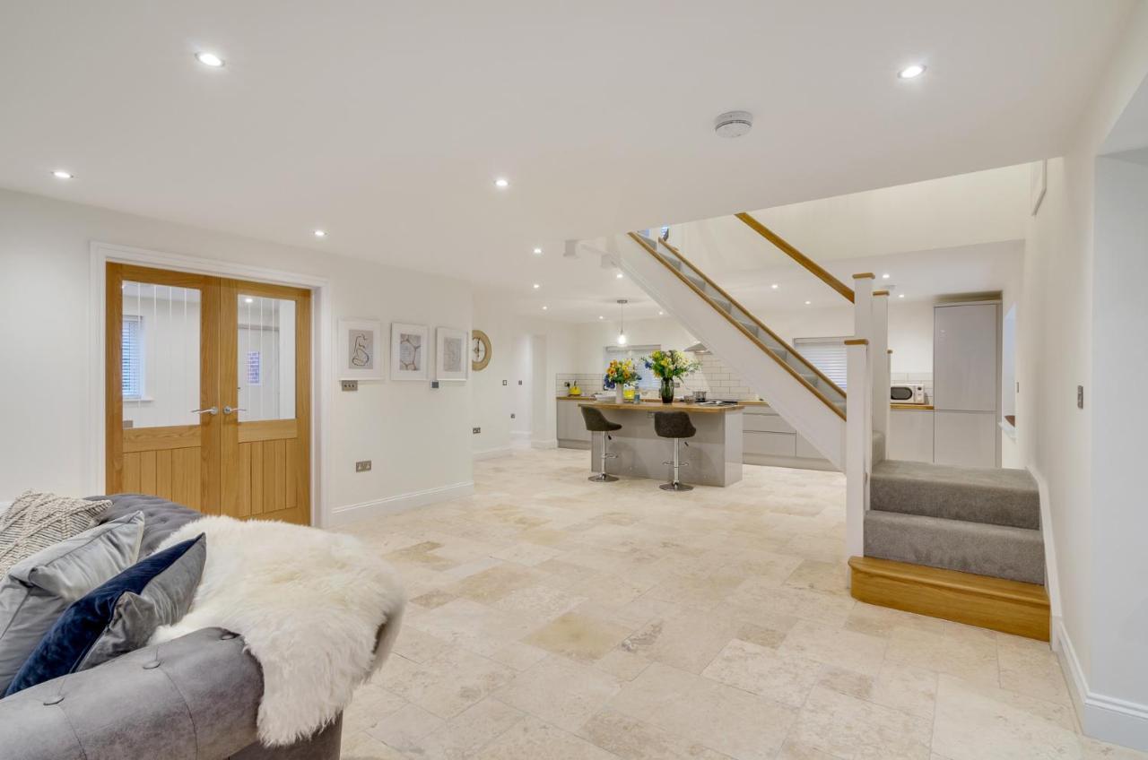 Spacious 6-Bed Home, Near The Norfolk Broads Clippesby Eksteriør bilde