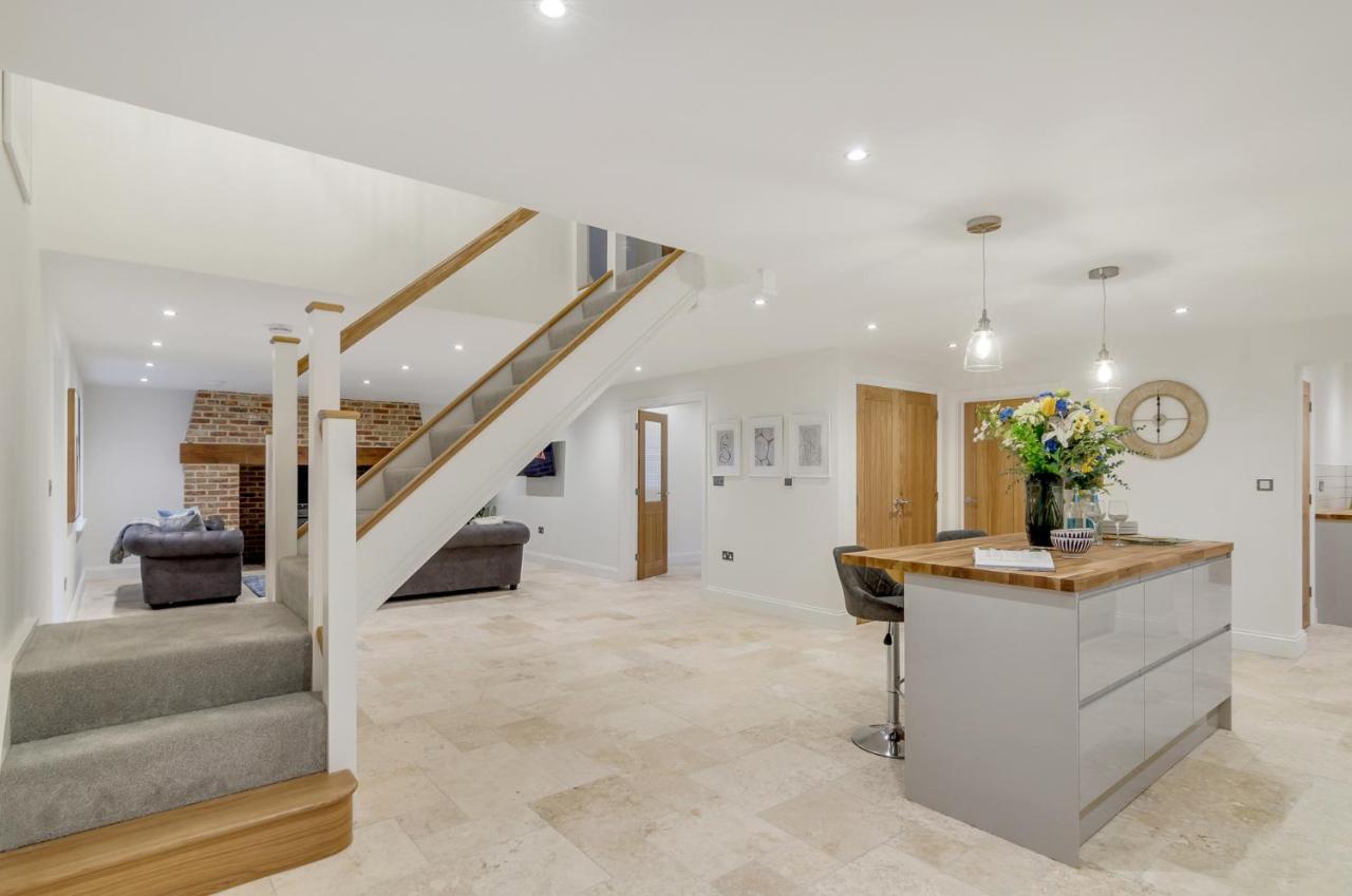 Spacious 6-Bed Home, Near The Norfolk Broads Clippesby Eksteriør bilde