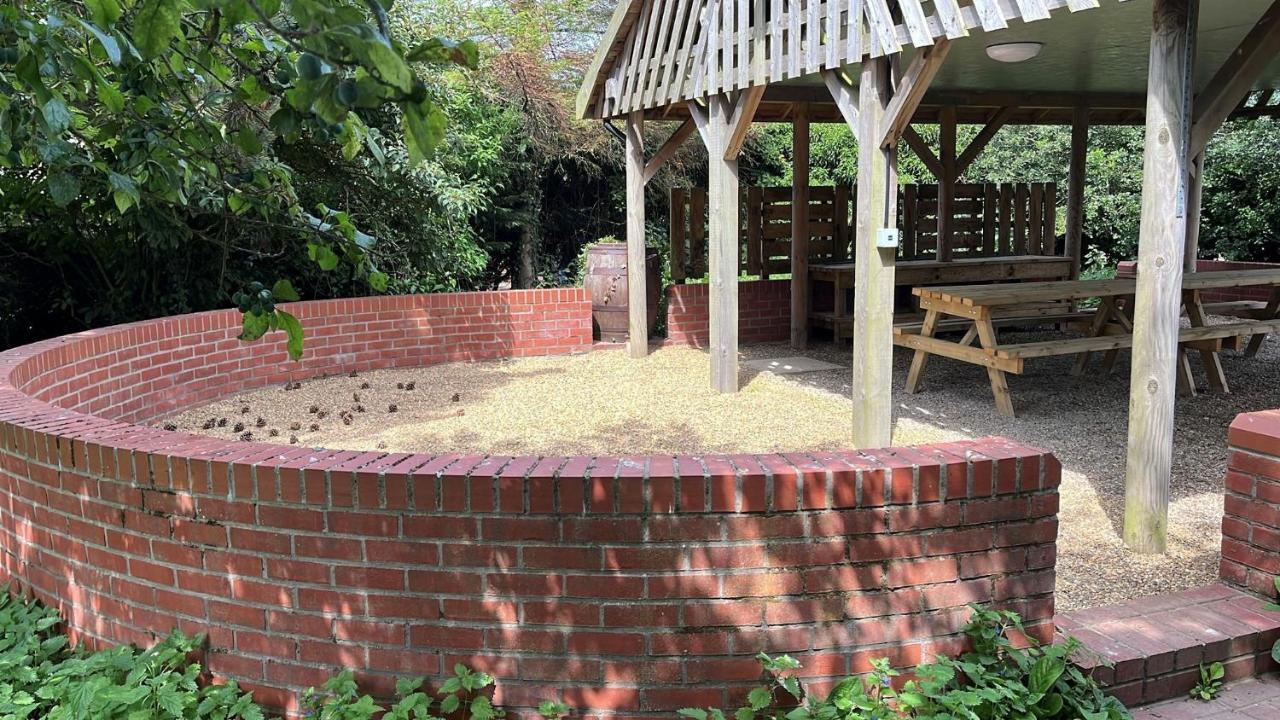 Spacious 6-Bed Home, Near The Norfolk Broads Clippesby Eksteriør bilde
